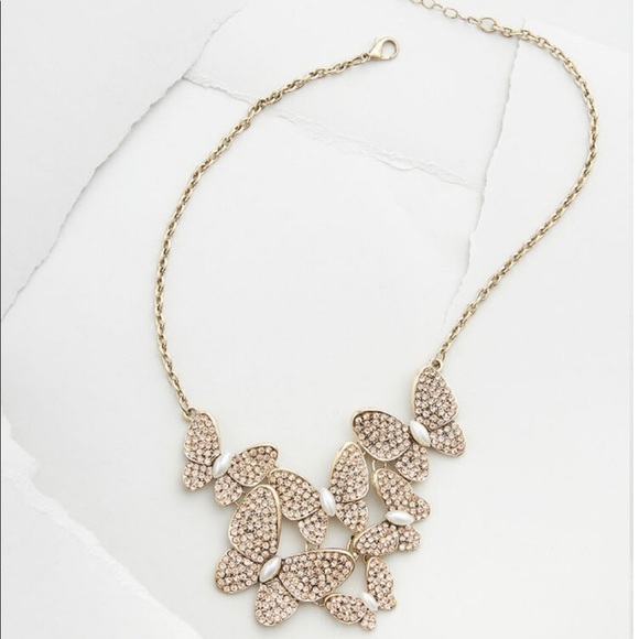 Elegant statement butterfly necklace - Picture 2 of 4